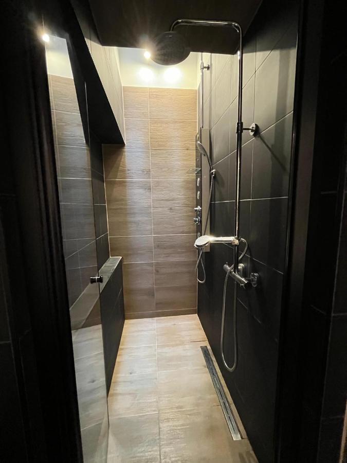 Old Town Napoleon Crib Apartment Bukares Bagian luar foto