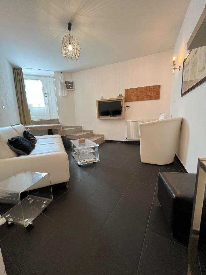 Old Town Napoleon Crib Apartment Bukares Bagian luar foto