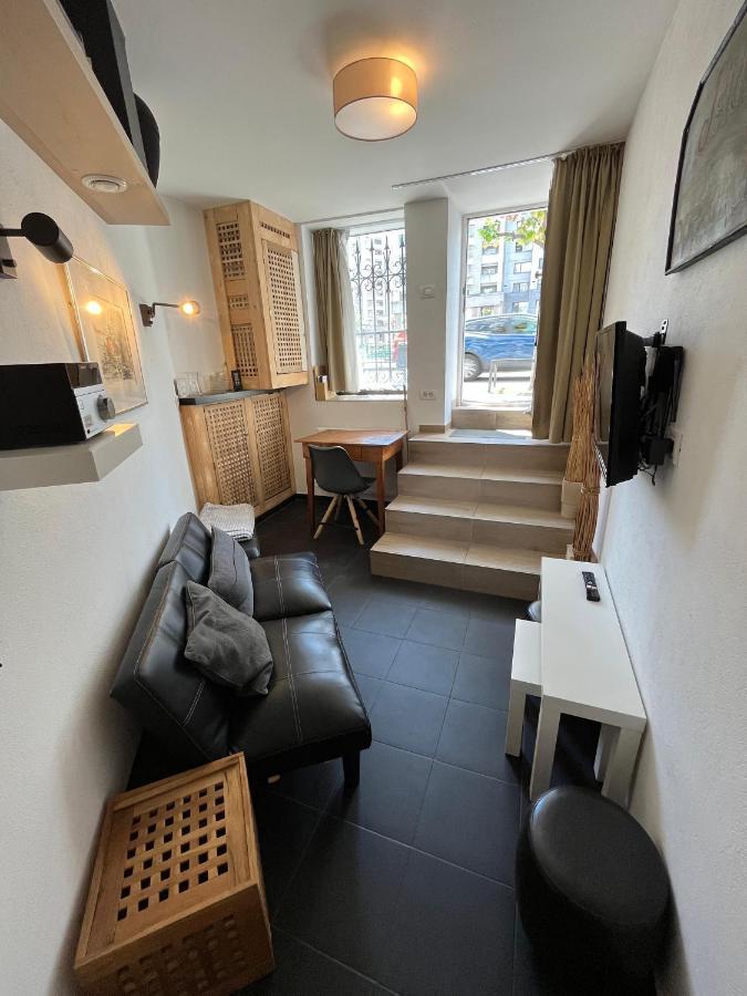 Old Town Napoleon Crib Apartment Bukares Bagian luar foto